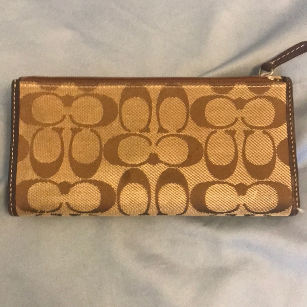Coach Signature Wallet - Picture 2 of 8
